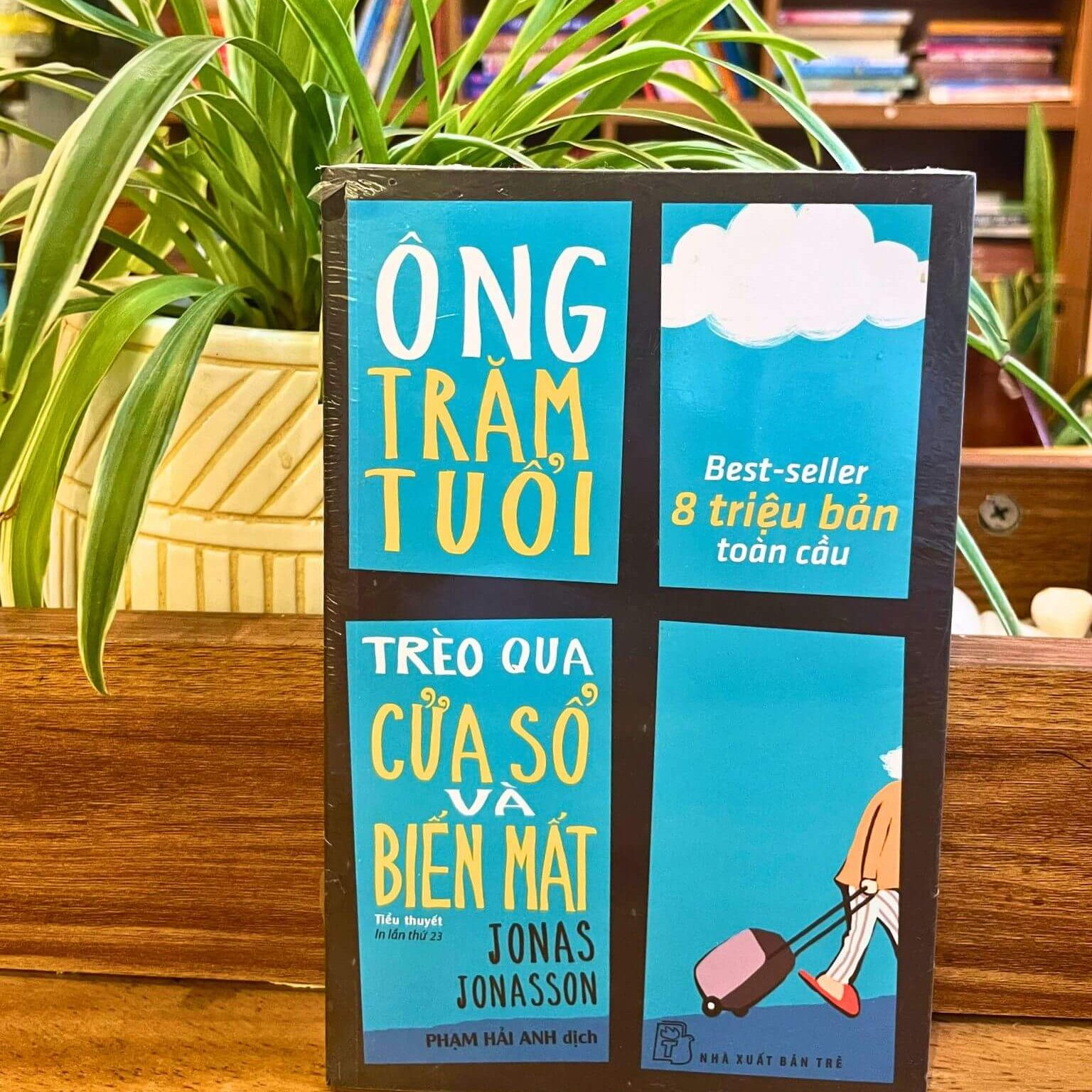 Cuốn sách “Ông trăm tuổi trèo qua cửa sổ và biến mất” 